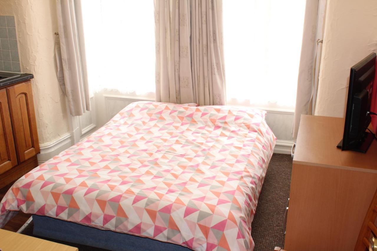 Lindisfarne Holiday Apartments - Families & Couples Only Blackpool Eksteriør bilde